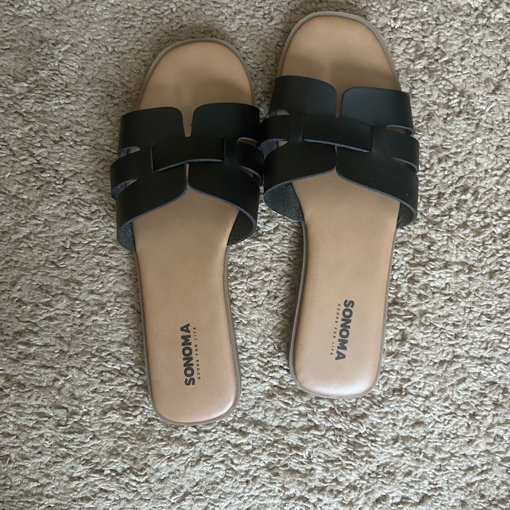 Sonoma Black and Tan Sandals